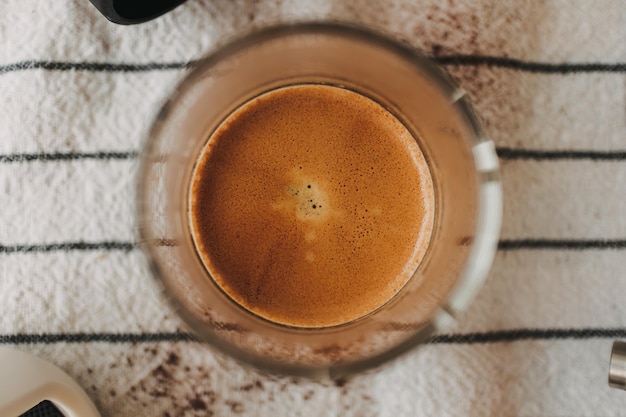 Crema de café espresso con equipos de cafetera