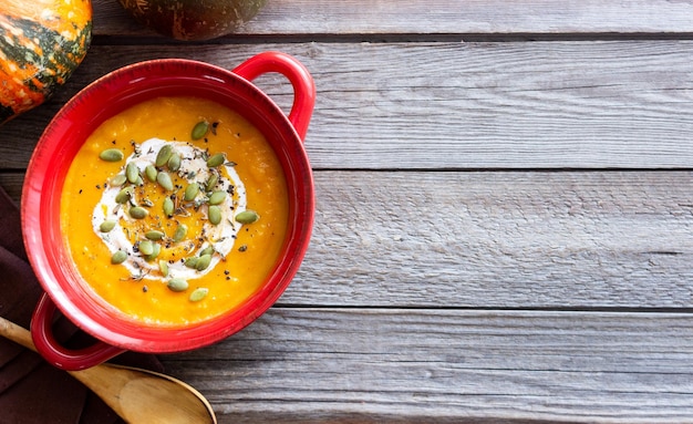 Crema de calabaza con semillas Alimentación saludable Comida vegetariana Dieta