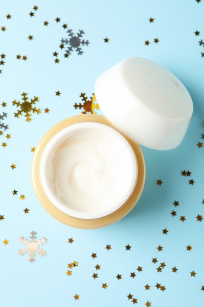 Crema cosmética aislada con purpurina