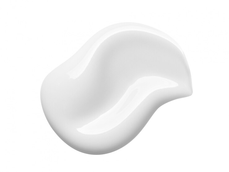 Crema cosmética blanca, muestra de loción aislada en blanco