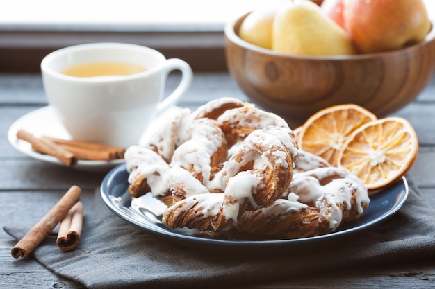 Crema de leche bávara con avellana molida.