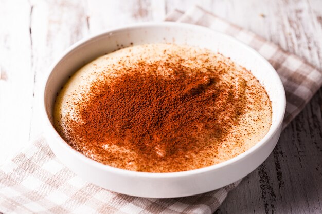 Crema de sémola con cacao en polvo - desayuno dulce