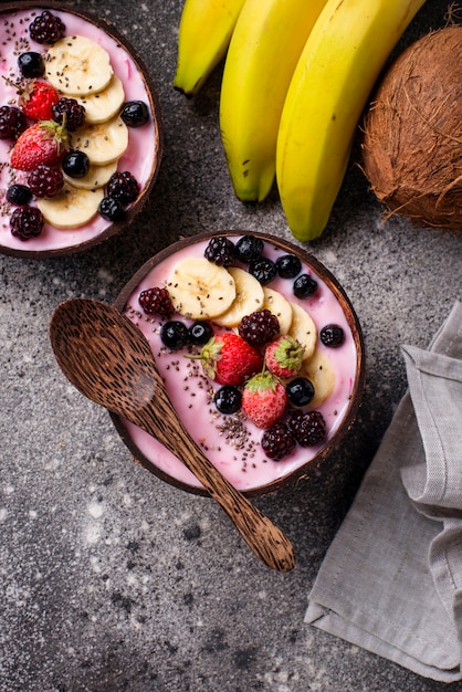 Creme agradável de sobremesa congelada com açaí