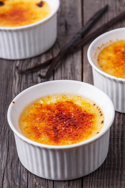 Creme brulee tradicional postre de crema de vainilla francesa