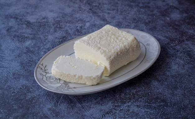 Creme de manteiga coagulado para o pequeno-almoço turco