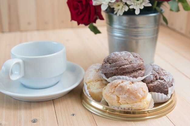 Creme e chocolate chu creme puff na placa