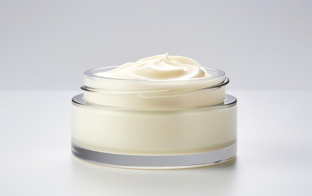 Foto creme facial num frasco redondo branco