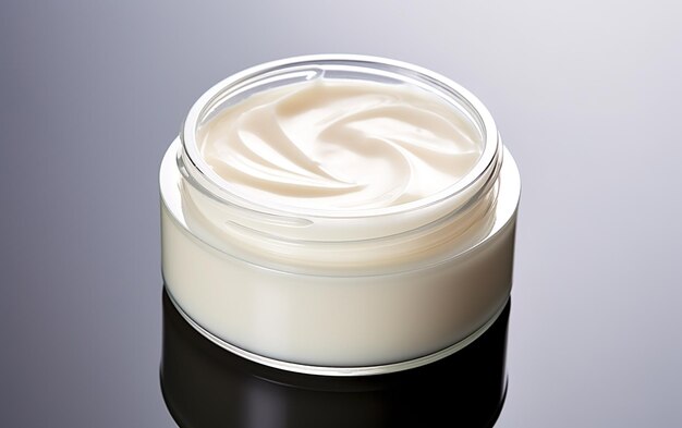 creme facial num frasco redondo branco