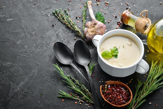 Cremige Suppe mit Gemüse Gerichte Essen Draufsicht Freier Platz für Ihren Text