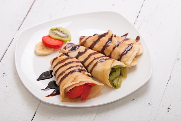 Crepes con frutas fresa plátano kiwi