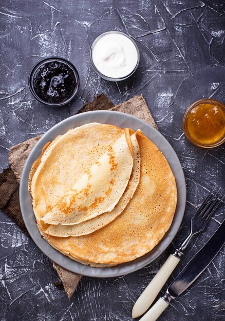 Crepes De Panqueques Con Mermelada Y Crema Diferentes