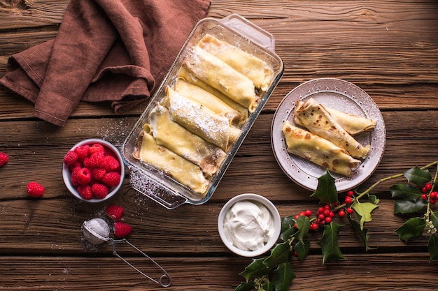 Crepes con queso cottage hecho en casa plato tradicional ucraniano nalysnyky