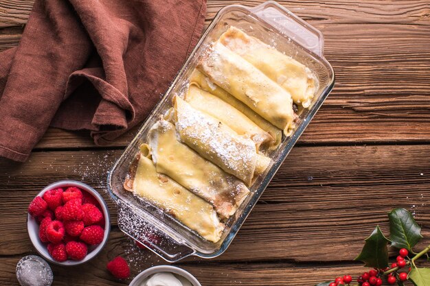 Crepes con queso cottage hecho en casa plato tradicional ucraniano nalysnyky