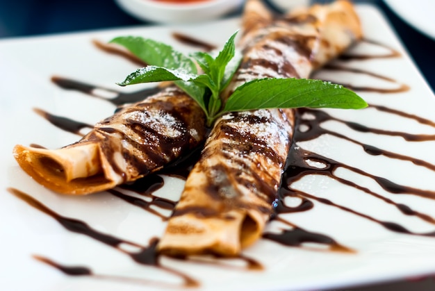 Crepes Con Salsa De Chocolate