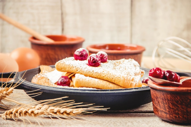 Crepes são caseiros. Panquecas Foco seletivo. Comida