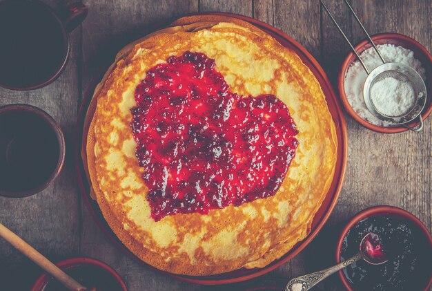 Los crepes son caseros. Panqueques. Enfoque selectivo Comida