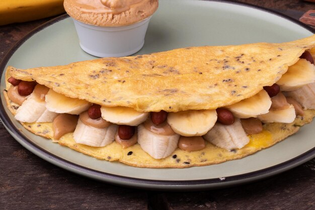 Foto crepioca de banana e manteiga de amendoim na chapa