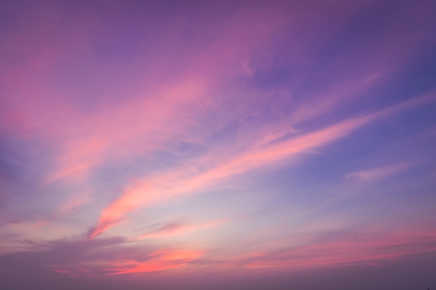 crepúsculo colorido céu à noite