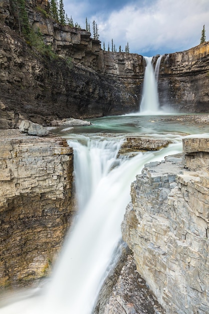 Crescent Falls en Banff, Alberta, Canadá