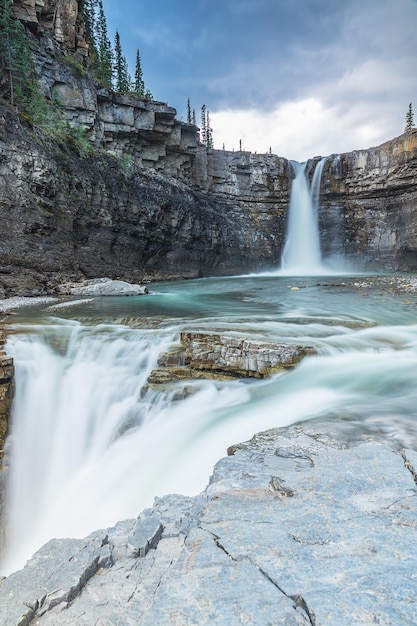 Crescent falls cascada en banff Canadá