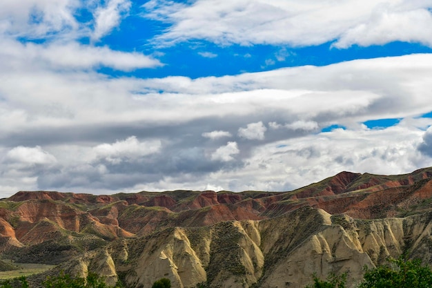 Crestas y acantilados de los badlands de gorafe granada