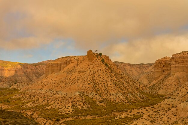 Crestas y acantilados de los badlands de gorafe granada