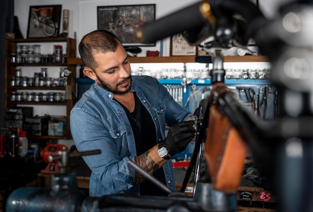 Foto criação de bicicletas na oficina