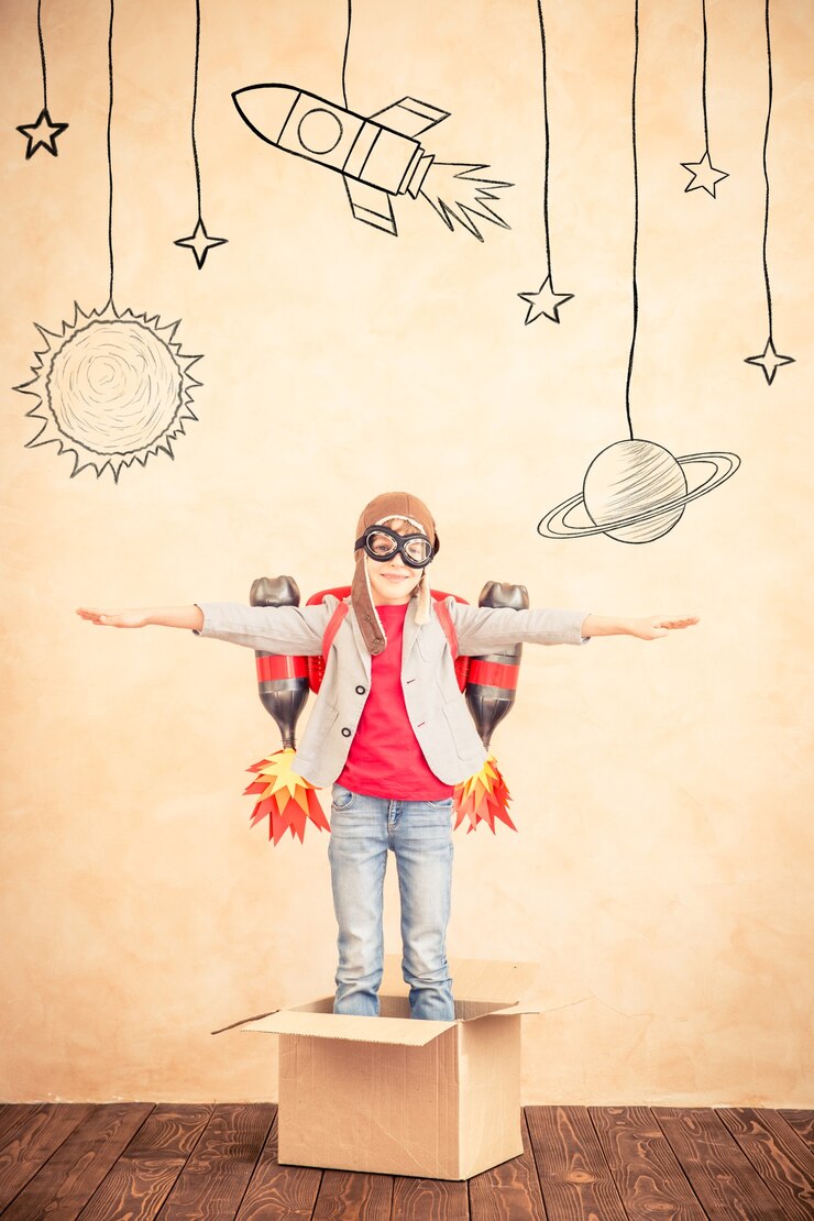 Foto criança brincando com jetpack. criança com jet pack em casa. conceito de sucesso, criativo e inicialização