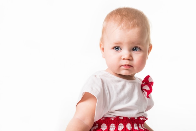 Criança fofa em um lindo vestido