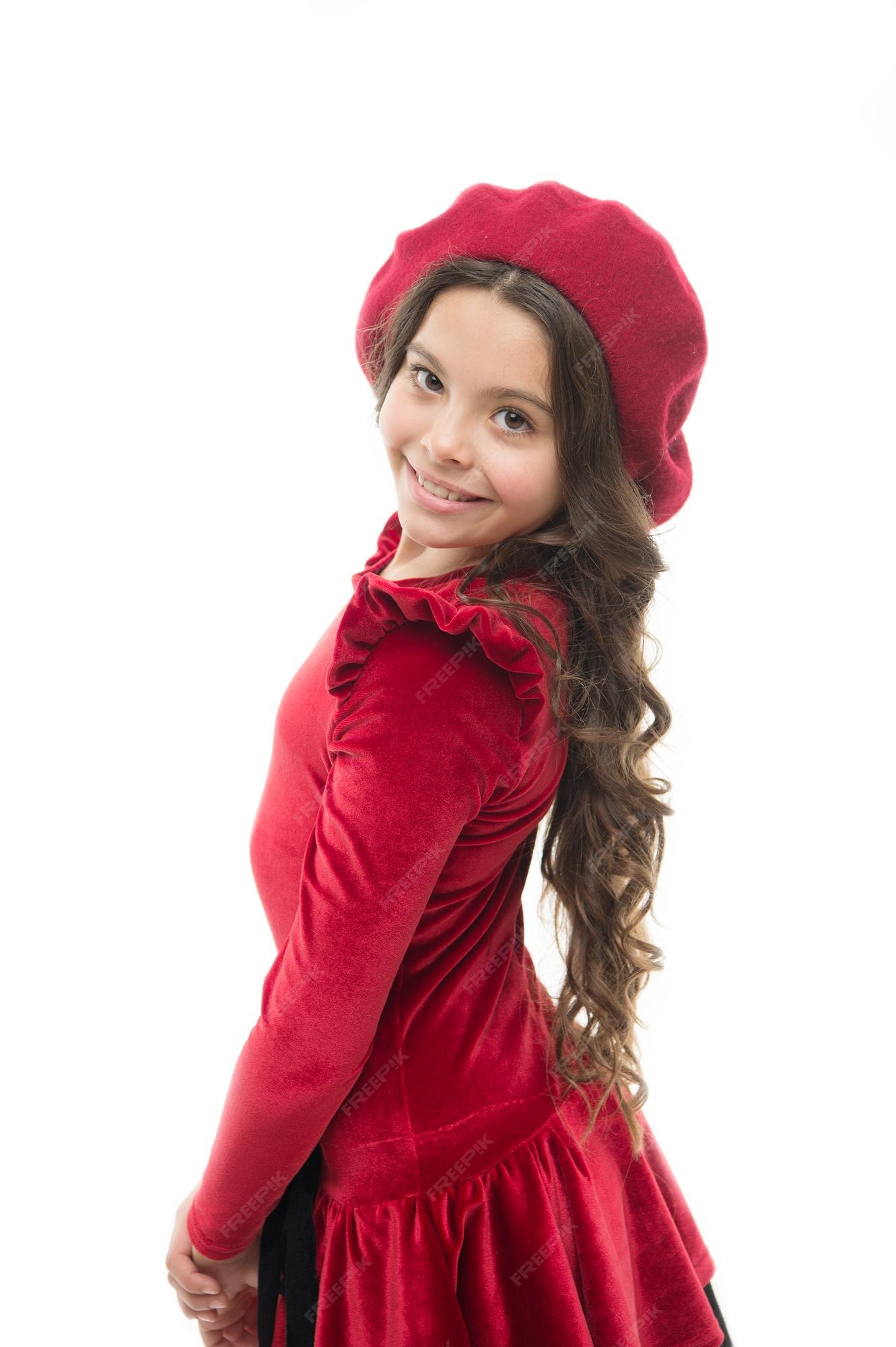 Roupa De Menina Pequena De Moda Bonita Como A Mãe. Menina Com Chapéu  Grande, Vestido Grande E Sapatos Grandes. Moda Menina Maquiagem. Moda Jovem  Menina Espelho Na Mão. Criança Menina Criança Jogo