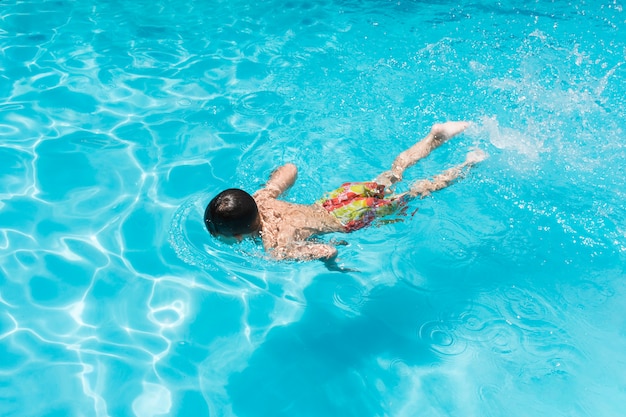 Foto criança, natação piscina