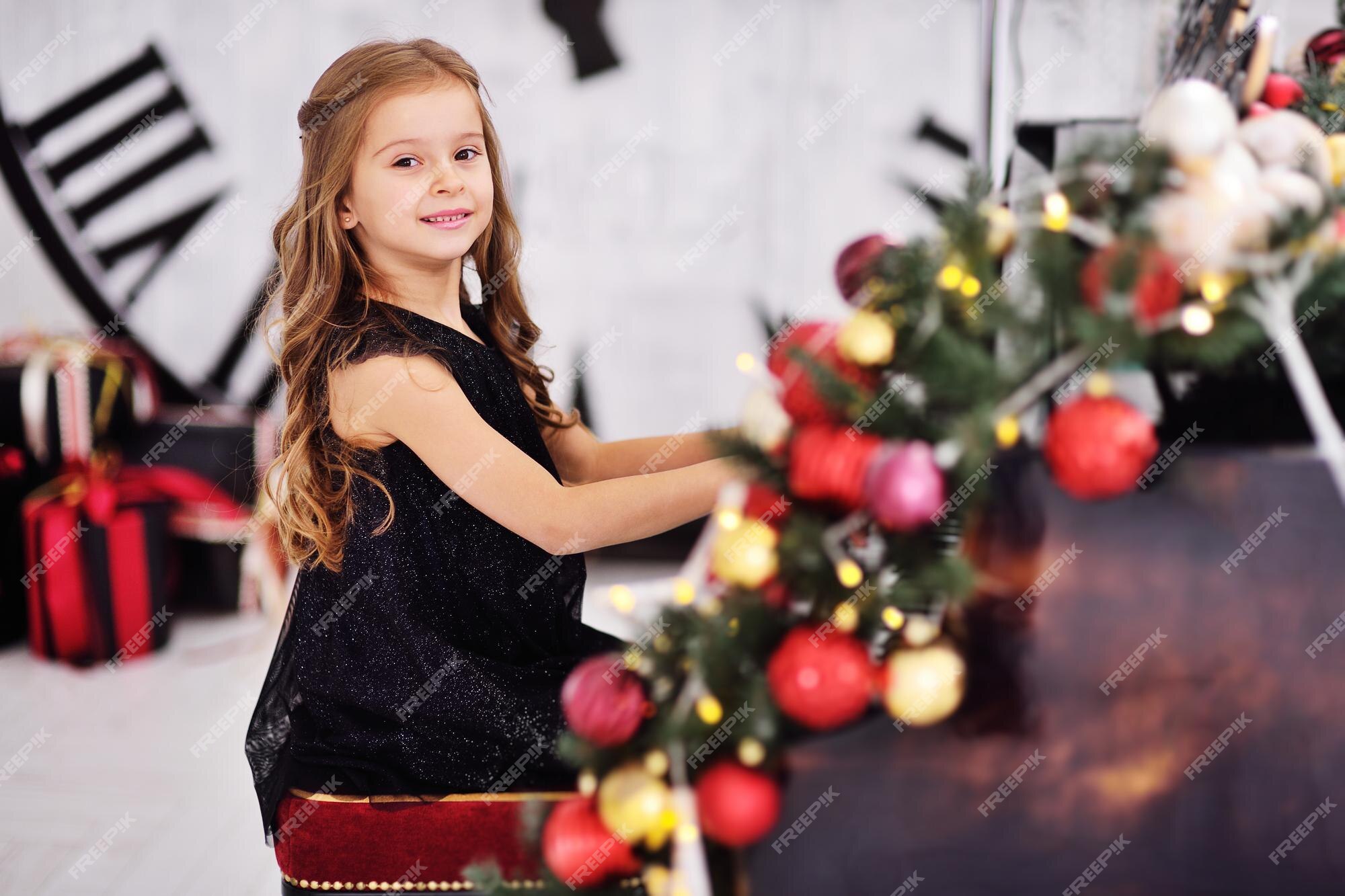 Pai Com a Menina Da Criança Na Música Do Jogo Do Natal No Piano Imagem de  Stock - Imagem de jogar, bonito: 134579623