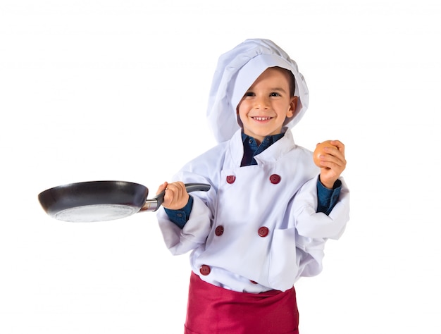 Criança, vestido, como, um, cozinheiro segurando, panela frita