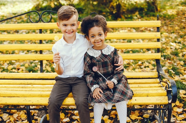 Foto crianças com doces