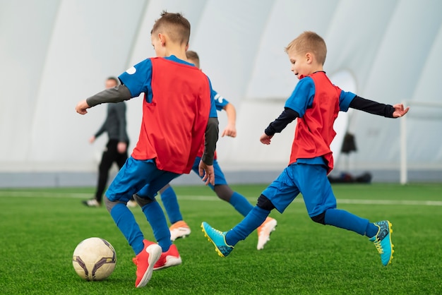 34.900+ Futebol Infantil fotos de stock, imagens e fotos royalty