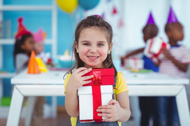 Crianças felizes em uma festa de aniversário