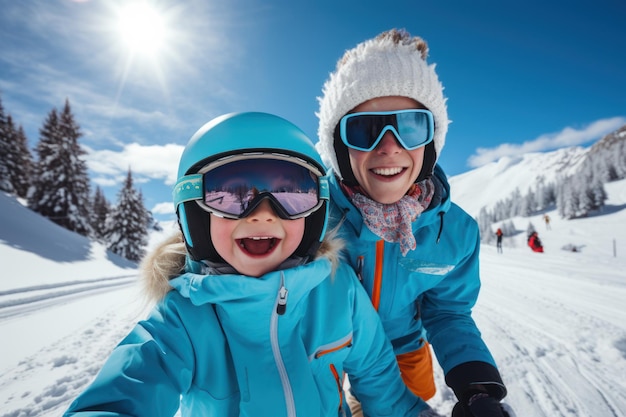 crianças felizes esquiando no inverno na neve