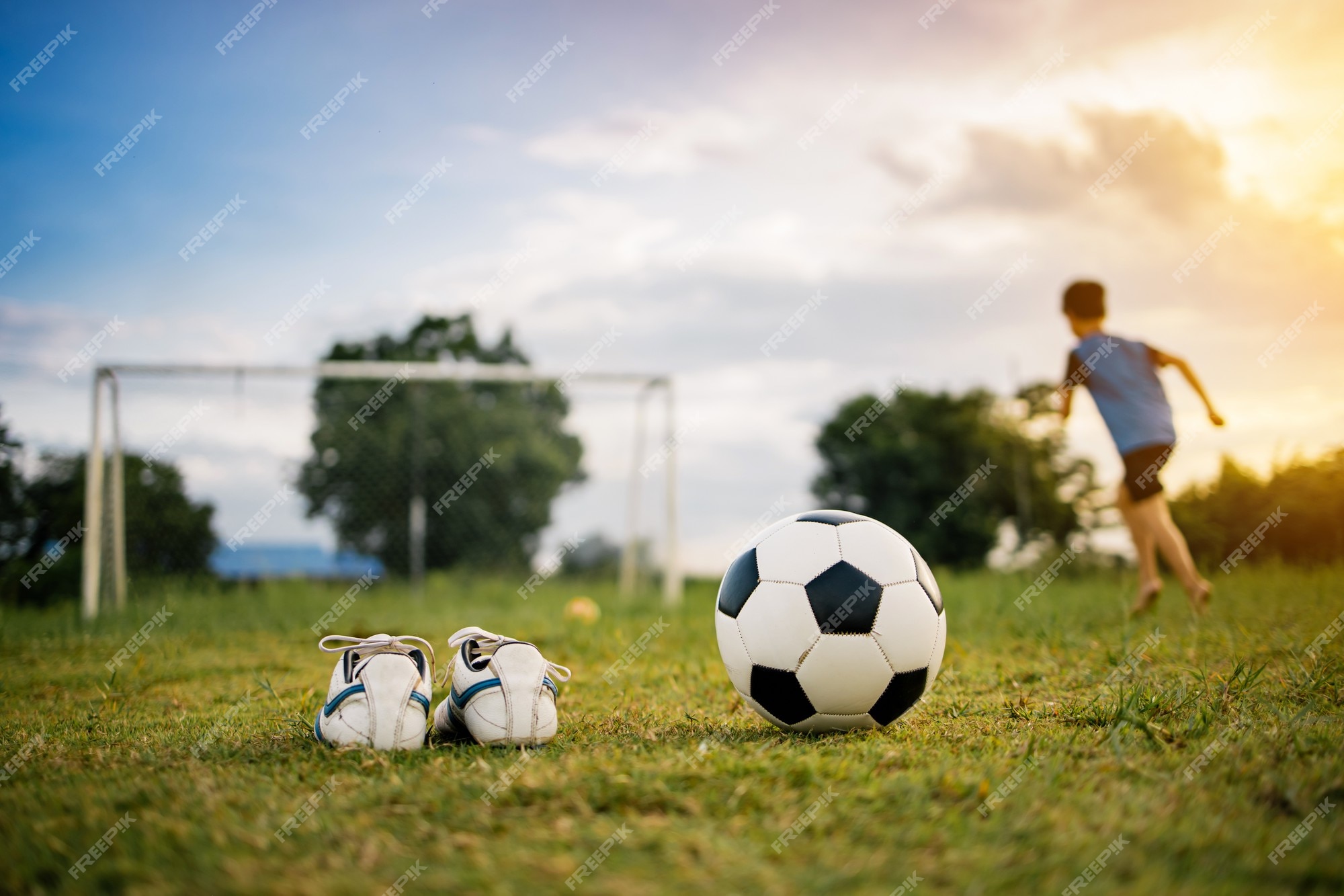 Campo De Futebol Na Velha Cidade De Jerusalem. Jogo Infantil Foto de Stock  Editorial - Imagem de objetivo, verde: 210147003