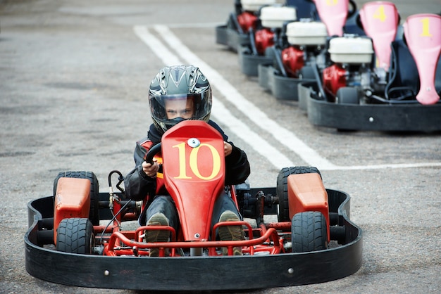 Foto crianças karting