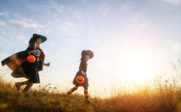 Crianças no Halloween