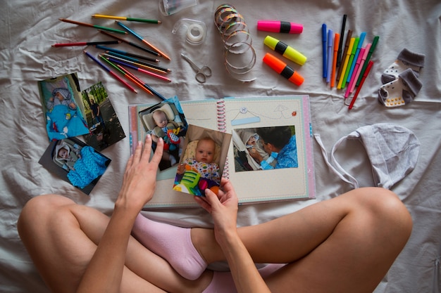 Foto criando livro de fotos para crianças com síndrome de down