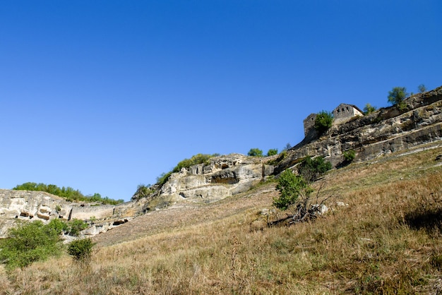 Crimea Bakhchisarai 13092019 Antigua ciudad de piedra en las montañas Ruinas históricas