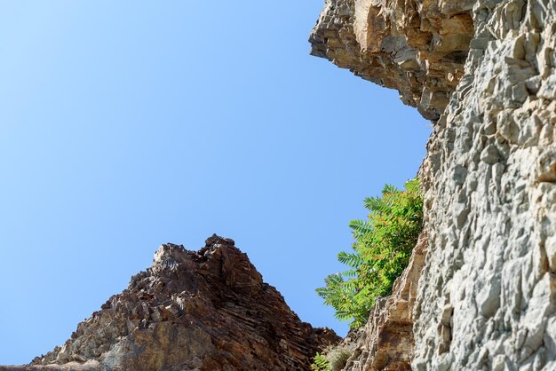 Crimea Balaklava 15. September 2019 Jasper Beach in der Nähe von Sewastopol und das Konzept eines Strandurlaubs auf der Krim