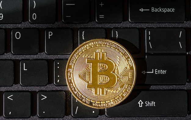 Criptomoeda Bitcoin em um teclado