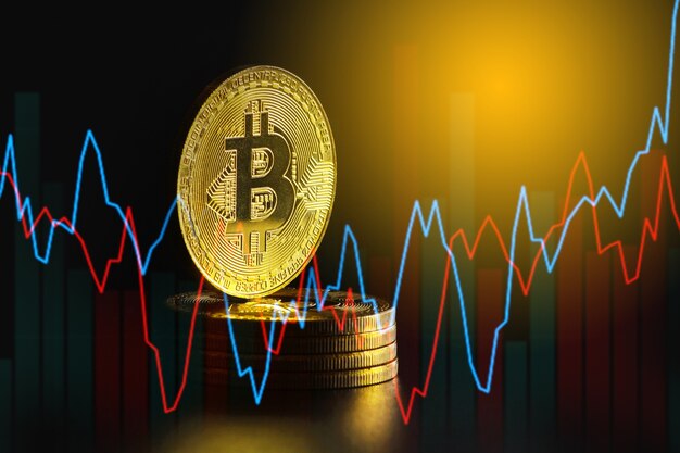 Criptomoeda Bitcoin ou moedas de ouro com gráfico de crescimento