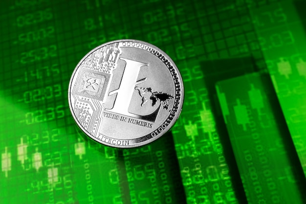 Criptomoneda Litecoin con tabla de crecimiento en el fondo