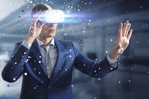 Criptomoneda Metaverse y concepto de inversión con un apuesto hombre de negocios que usa gafas VR en un espacio inmersivo con píxeles