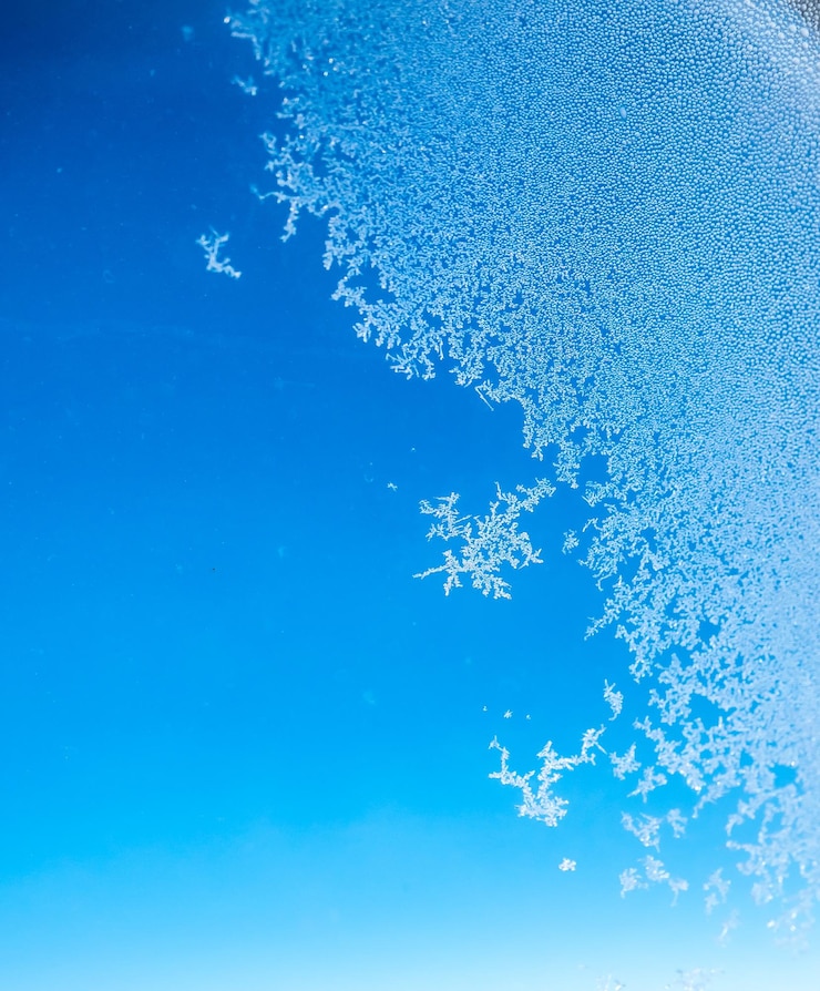 Foto cristal de hielo en aviones de ventana exterior durante el vuelo