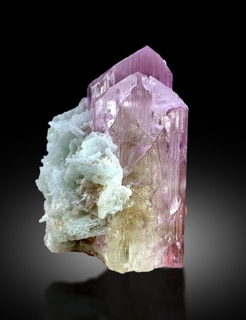 Cristal de kunzita trifano var espodumeno de Afganistán