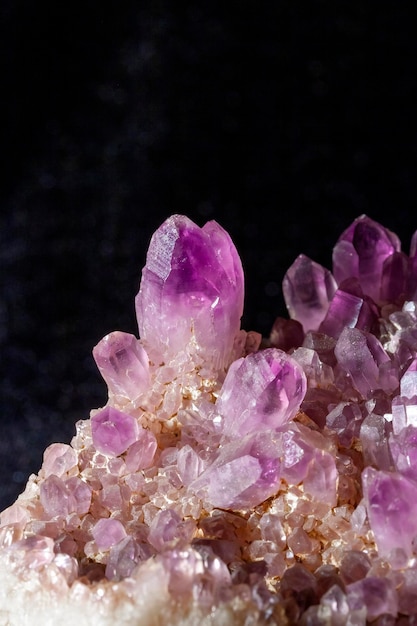 Cristal roxo ametista A textura de pedras preciosas e semipreciosas